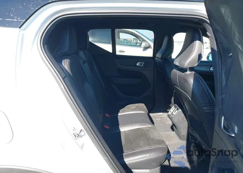 2021 Volvo Xc40 T5 R-Design from USA, damaged, VIN YV4162UM6M2402401